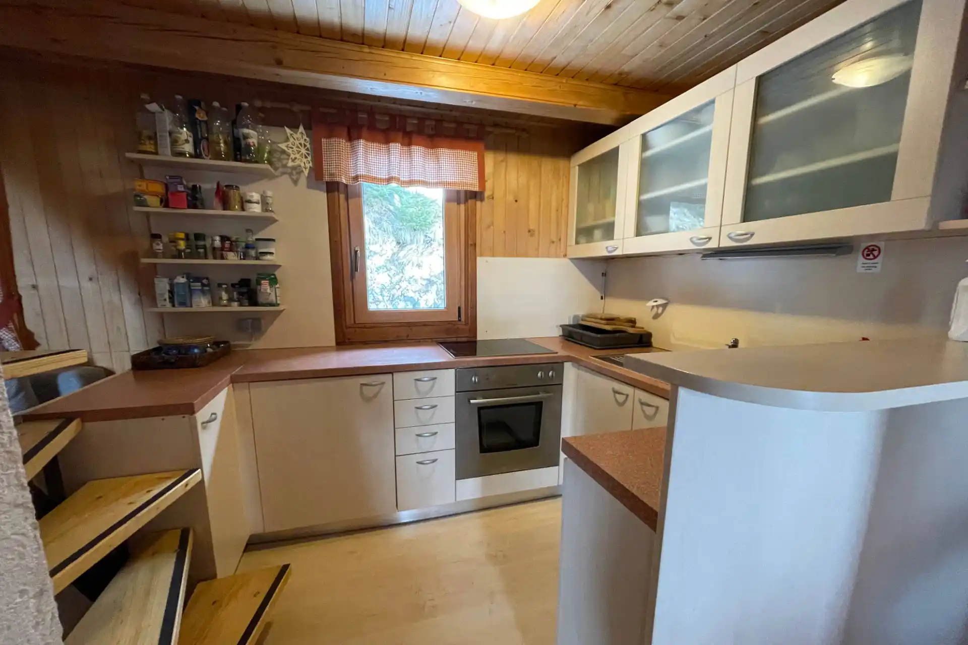 Predstavitev NOMAD RENTALS